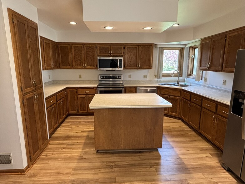 Kitchen - S81W17170 Moonlight Ln