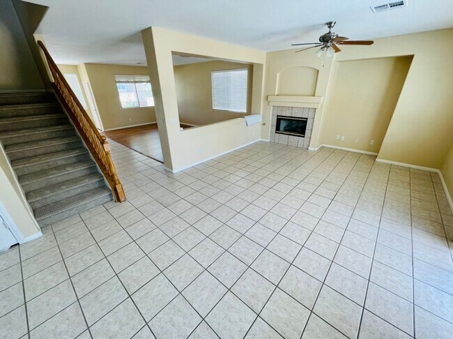 Building Photo - 2722 La Porte Ct