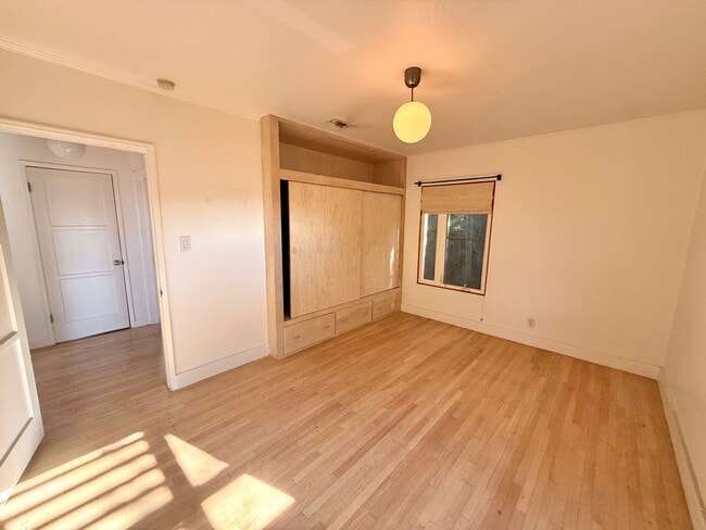 Building Photo - Hilltop Highland Park Sanctuary with Views, Private Gated Yard, In Unit Laundry, Parking & Abunda...