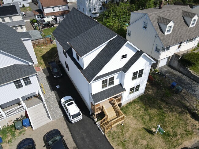 Building Photo - 330 Pleasantview Ave