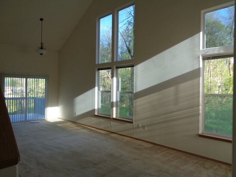 Building Photo - 17604 SW Bany Rd