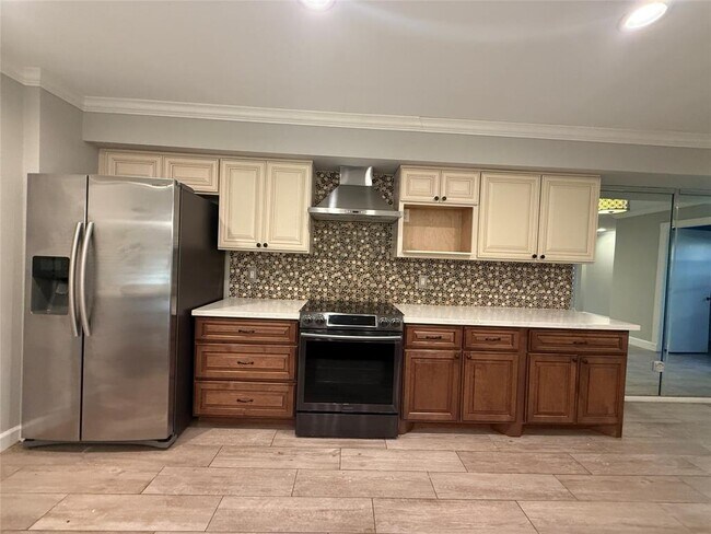 Building Photo - 9398 Beechnut St
