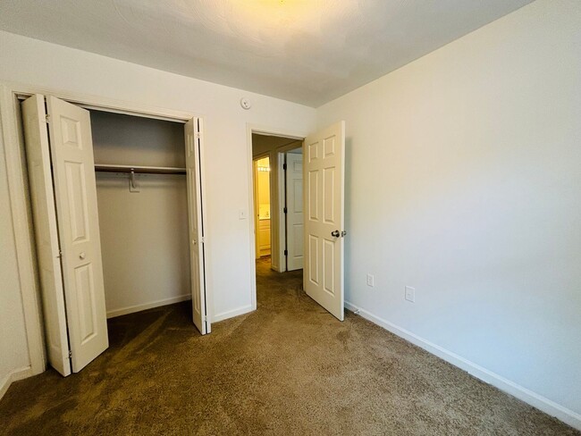 Building Photo - 850 Patrick Henry Dr