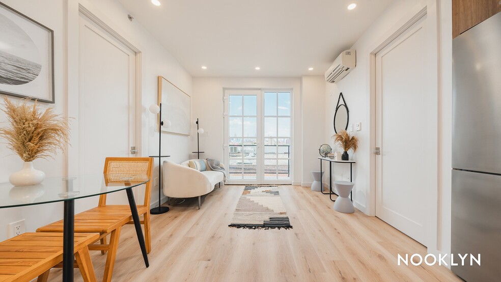 Building Photo - 68 Gold St