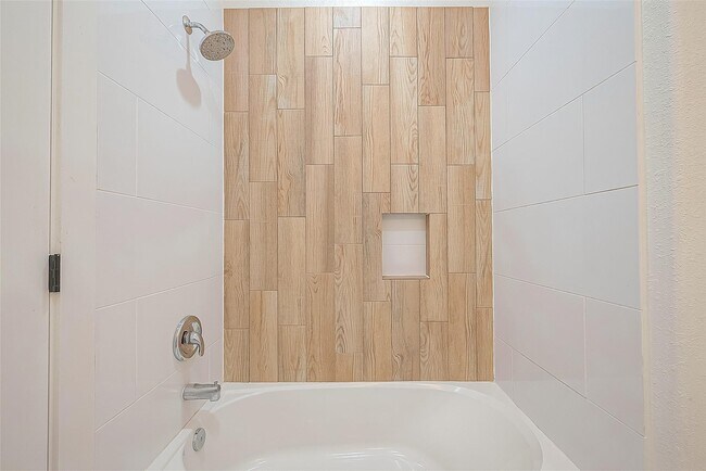 Building Photo - 336 De Haven St