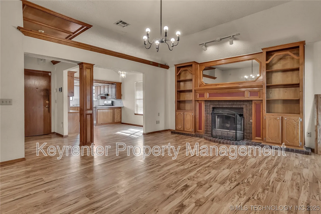 Building Photo - 9305 S Land Ave