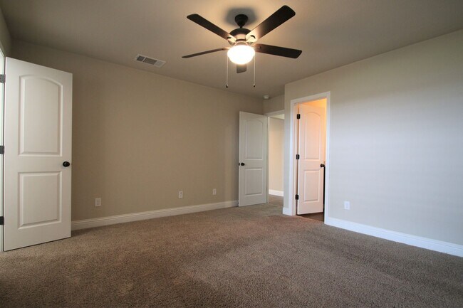 Building Photo - 1324-1328 White Sand Dr