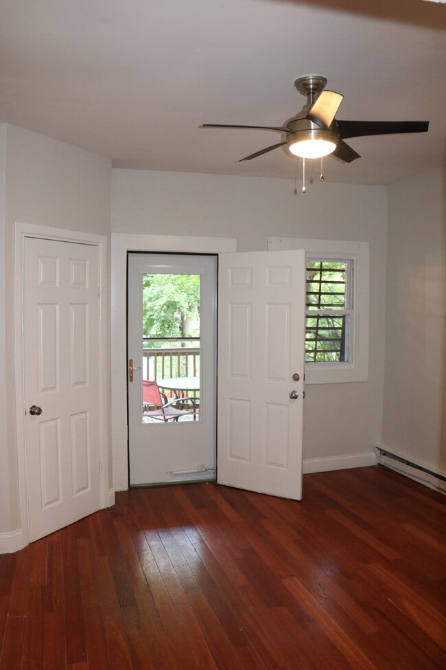 Building Photo - 320 Warren St