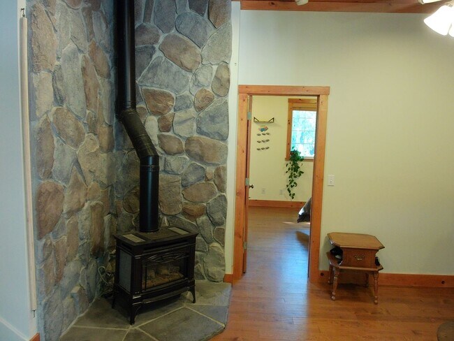Building Photo - 996 Thrushwood Dr