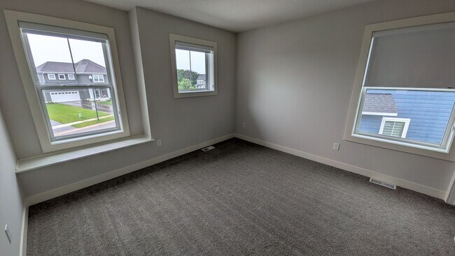 Building Photo - Amazing updated Chaska 4 bedroom home!