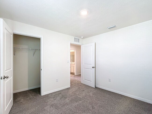 Building Photo - Pet-Friendly 5BR Home in Ocala | Spacious Living in Ocala Crossings South