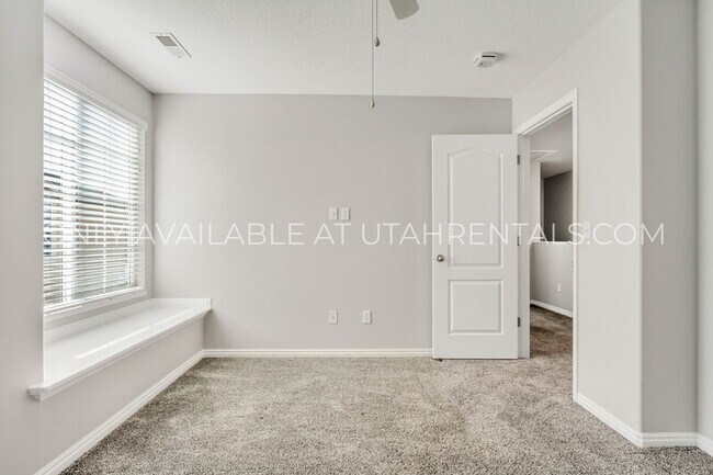 Building Photo - 928 Chelsea Ln