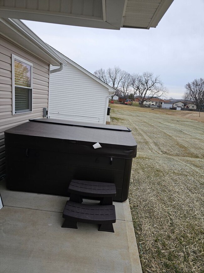 Building Photo - Vroooom . . . . the ROAD is calling. . . .Fully furnished themed rental includes all utilities an...