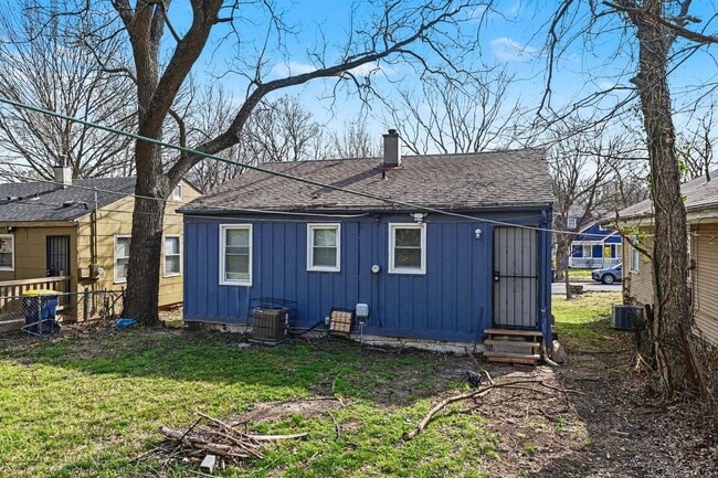 Building Photo - Charming 2 bedroom 1 bath located in Kansas City
