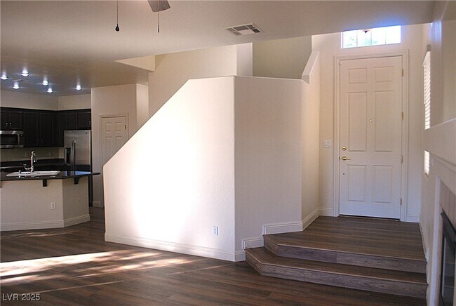 Building Photo - 10031 Cranbrook Falls Ct