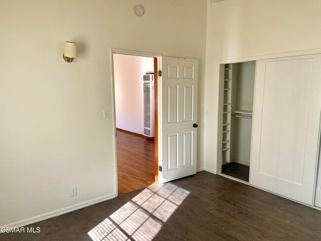 Building Photo - 3193 Royal Oaks Dr