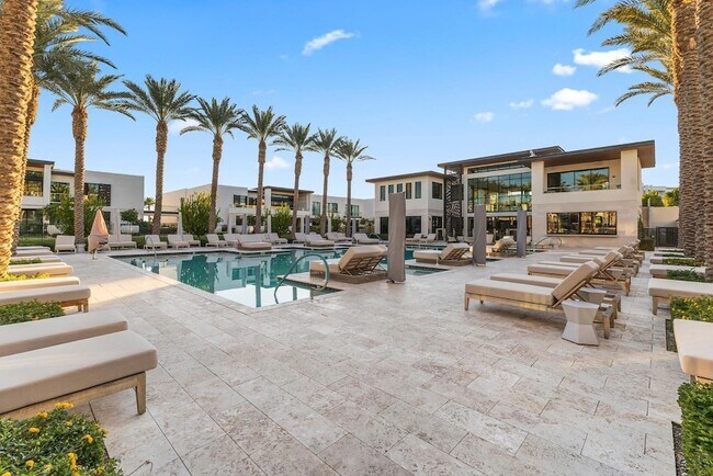 Building Photo - 6587 N Palmeraie Blvd