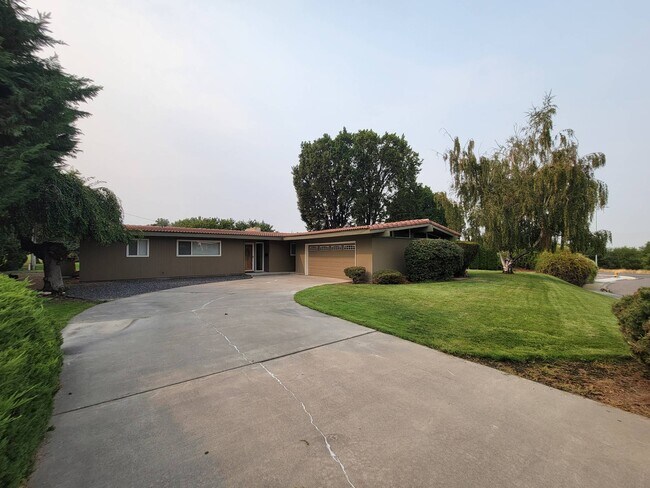 Primary Photo - 305 N Quincy Pl