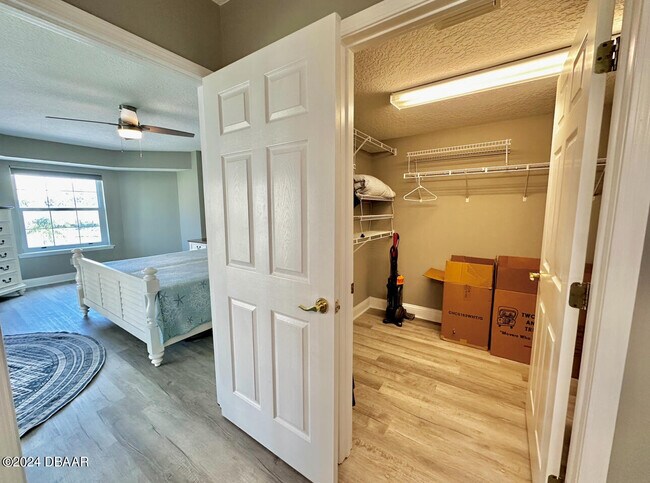 Building Photo - 4670 Links Village Dr