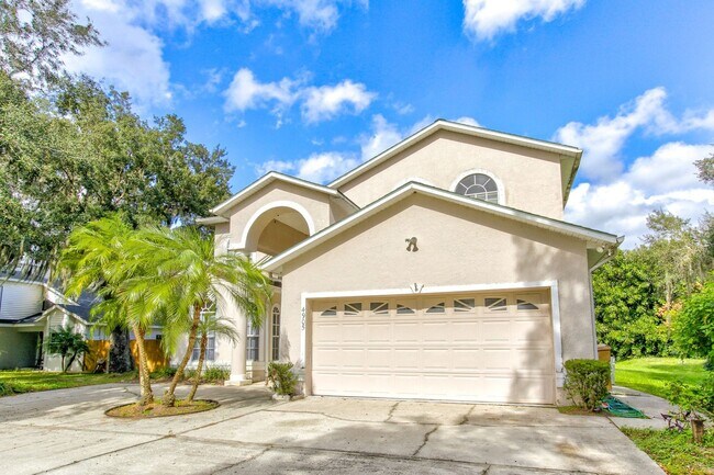 Building Photo - Beautiful Lake front home in West Kissimmee