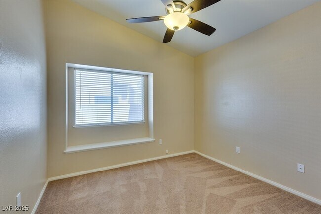 Building Photo - 1744 Knotty Pine