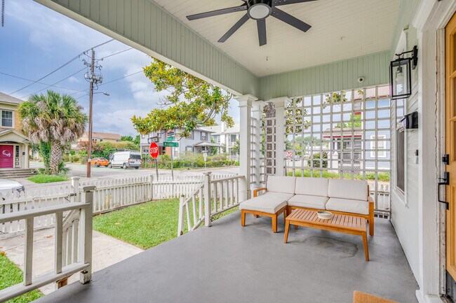 Building Photo - Bungalow Heaven in Baldwin Park!