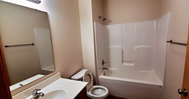 Building Photo - $1225 | 2 Bedroom, 2 Bathroom Condo | No Pets* | Available for Immediate Move In!