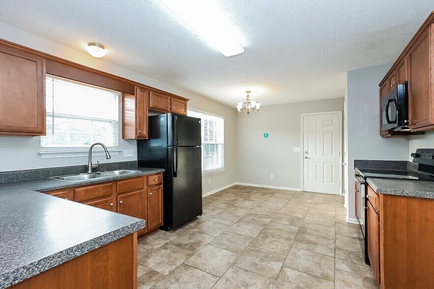 Building Photo - 117 Lyndhurst Dr