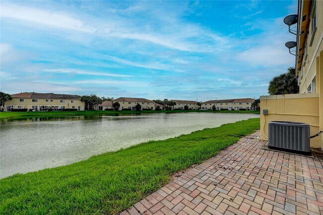 Building Photo - 3258 NW 32nd Terrace