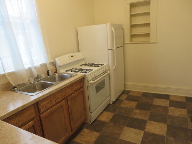 Building Photo - 1229 Swinney Ave