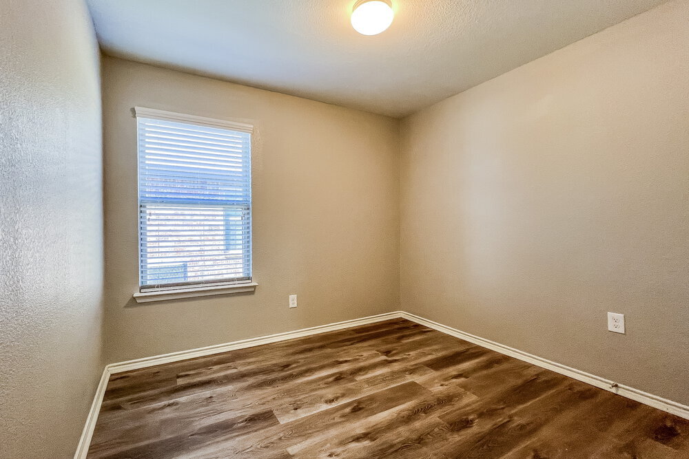 Building Photo - 1021 Decker Dr