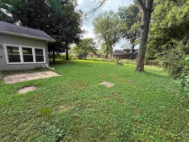 Building Photo - 8399 Outer Lincoln Ave