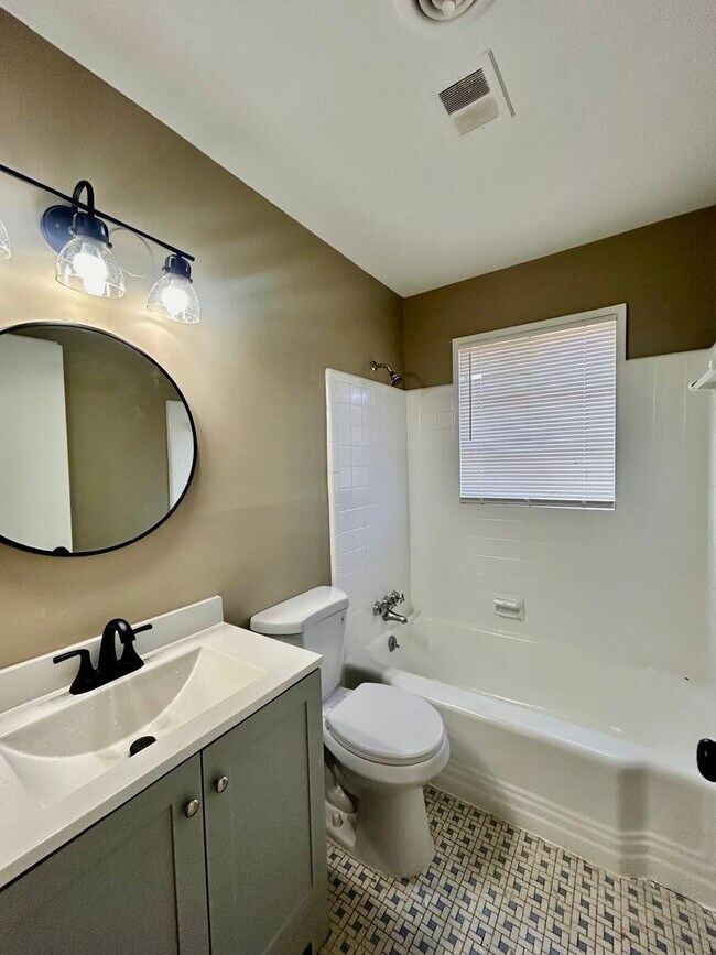 Building Photo - Newly Renovated 3 bedroom 1 bath Home - Open To Section 8