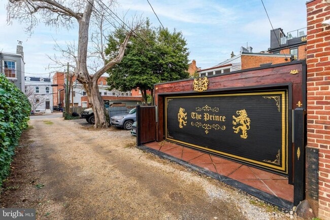 Building Photo - 810 Prince St