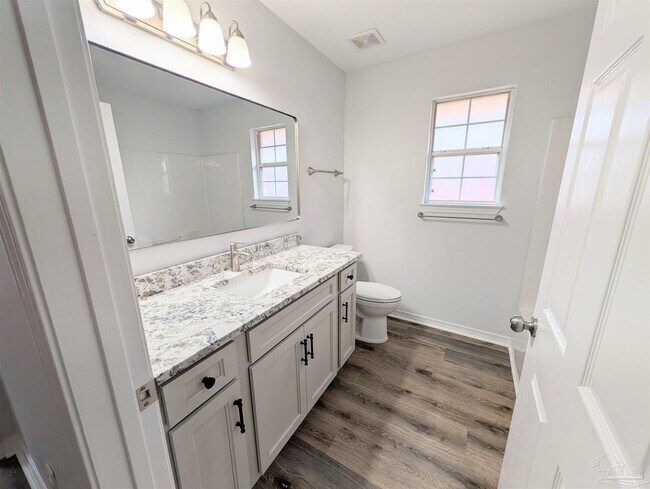 Building Photo - 28 Easton St