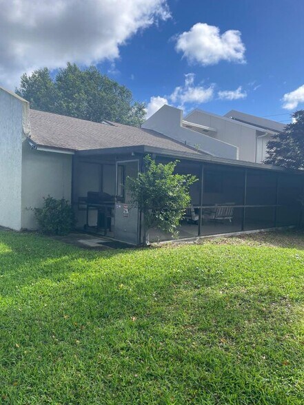Building Photo - 12726 Spinnaker Ln