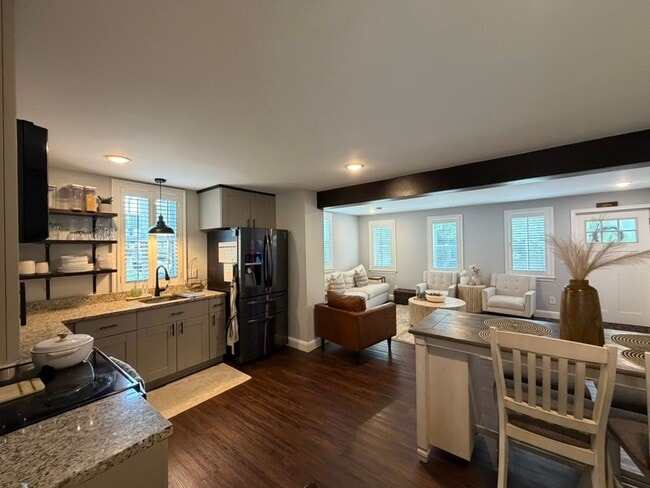 Building Photo - !!Fully Remodeled Row Home in the Heart of Lancaster City!!