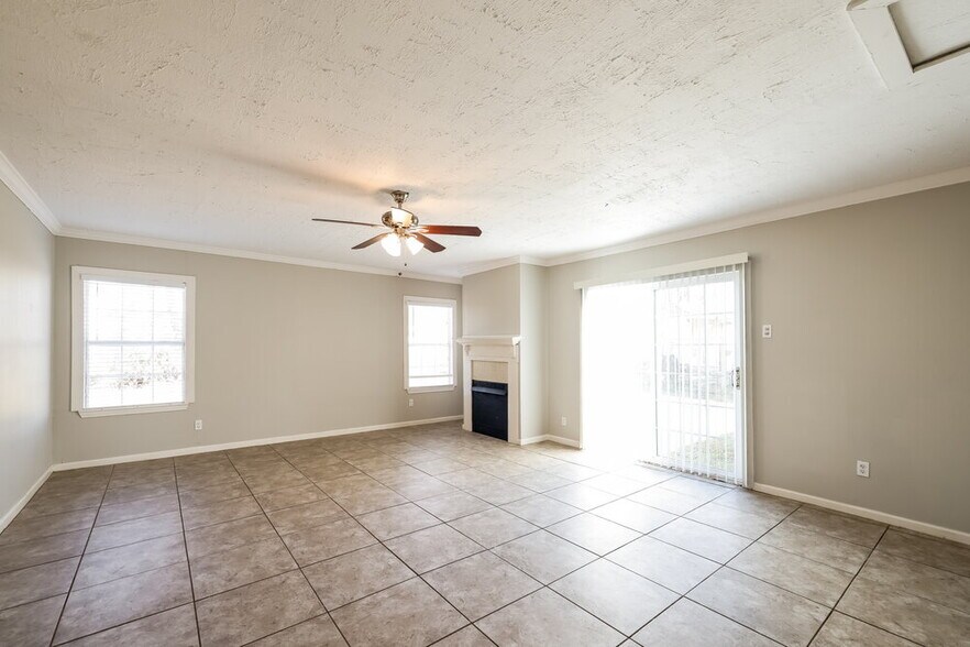 Building Photo - 11955 Drummond Park Dr