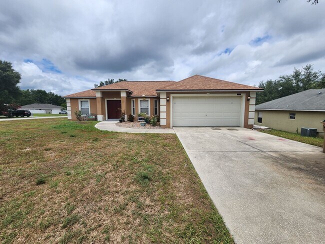 Primary Photo - 3/2~Vista Pines Loop~Nice Big Corner Lot, ...