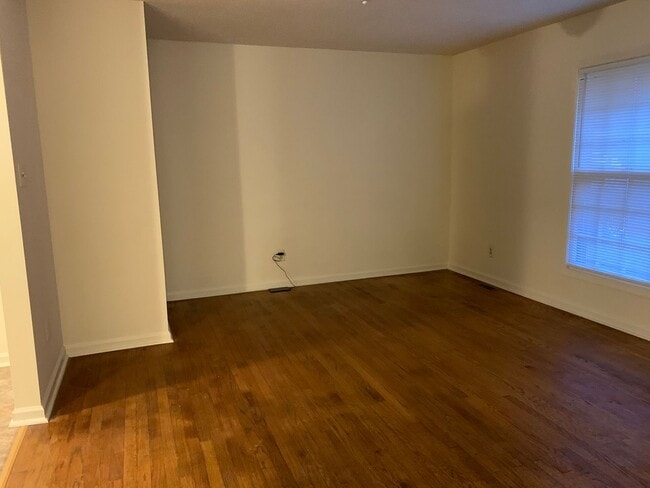 Building Photo - 562 Granite St