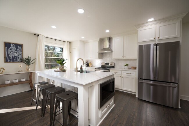 Building Photo - 504 Bismark Dr