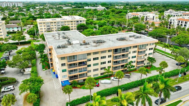Building Photo - 290 W Palmetto Park Rd