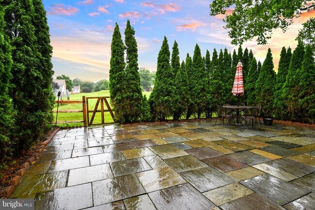 Building Photo - 9401 Hickory View Pl