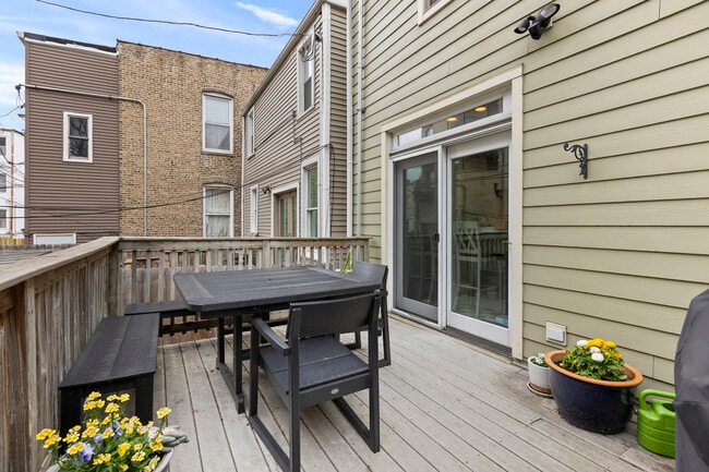 Building Photo - 3438 N Paulina St