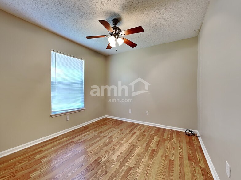 Building Photo - 4523 Deer Valley Dr