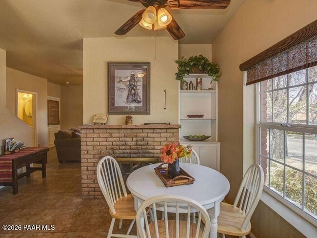 Building Photo - 325 E Union St