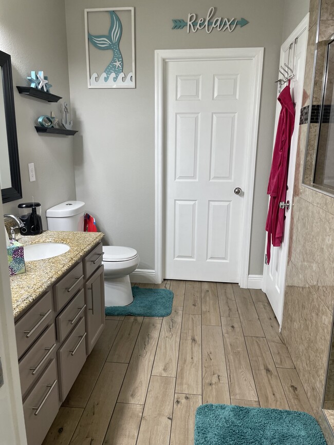 Building Photo - 8835 Hinsdale Heights Dr