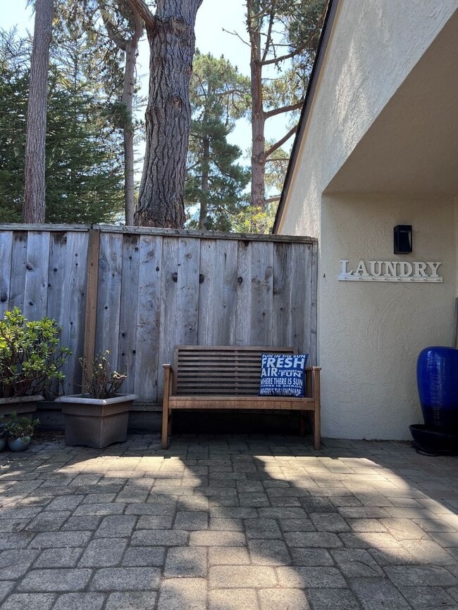 Building Photo - Fully-furnished Sleek 2-bedroom, 2-bathroo...