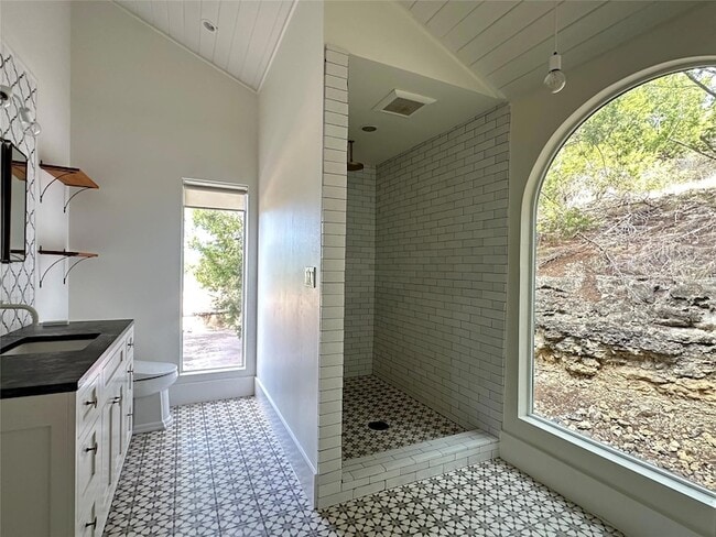 Building Photo - 5206 Scenic View Dr