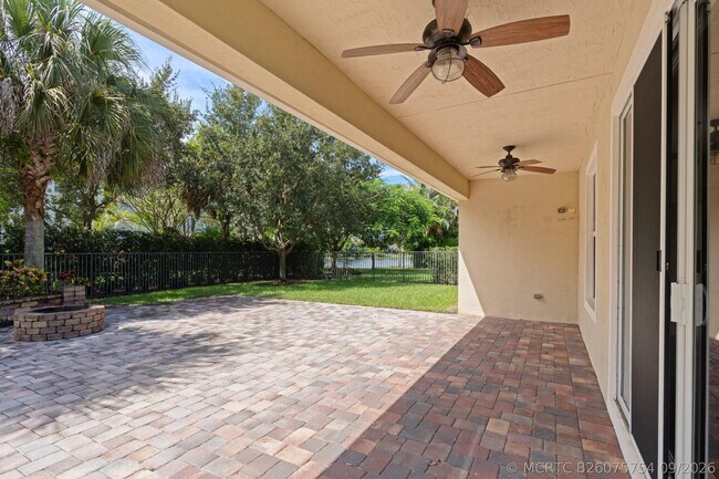 Building Photo - 102 Crab Cay Way